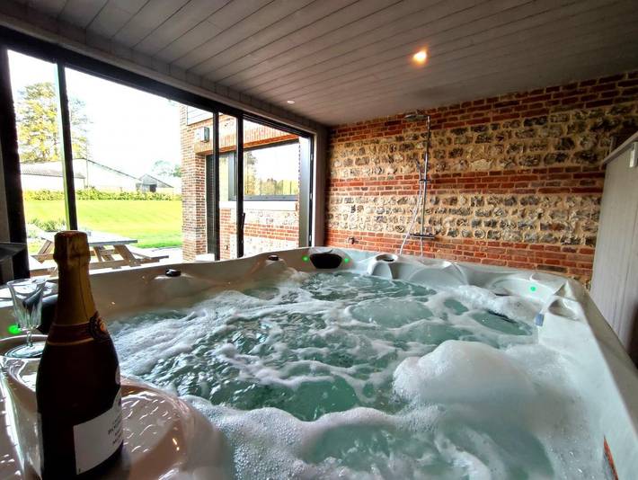 Gîte pour 6 personnes, avec Jacuzzi ainsi que Terrasse et Jardin