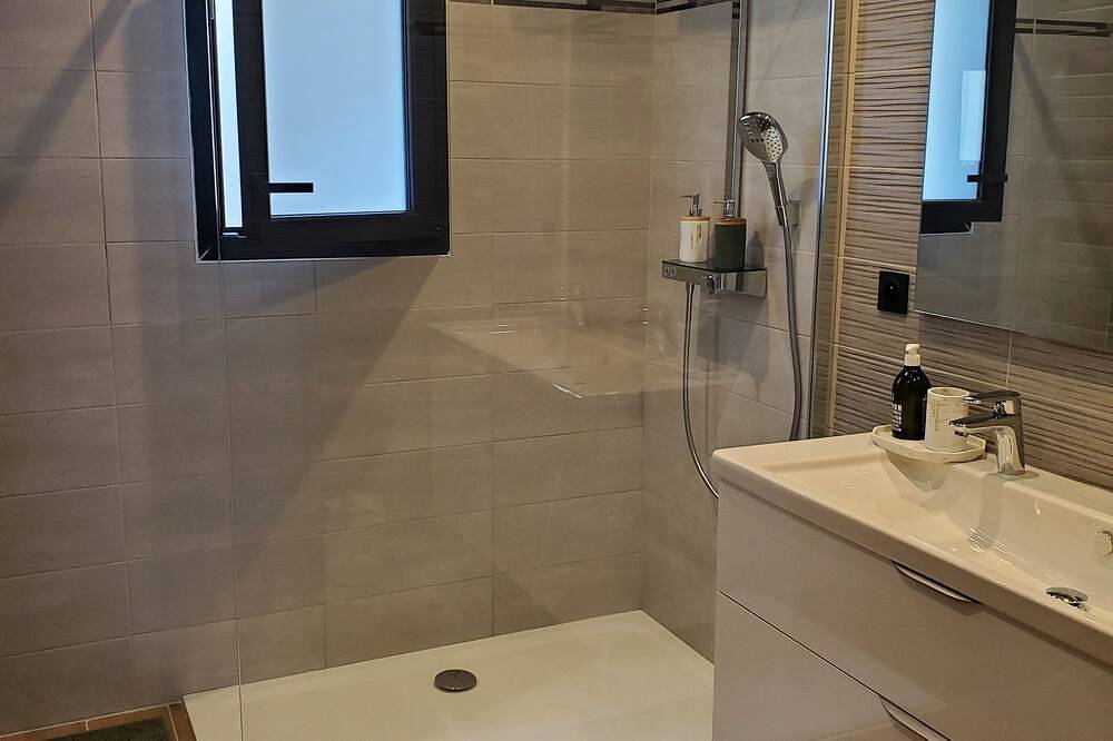 Appartement entier, L'escapade occitane : Gîtes de charme aux portes des Cévennes in Alès, Parc national des Cévennes