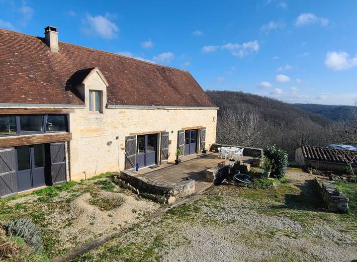 Gîte pour 8 personnes, avec jardin ainsi que terrasse et piscine