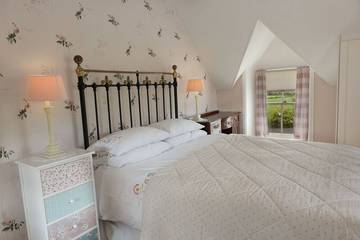 Vacation Rental for 6 Guests in County Limerick, Picture 2