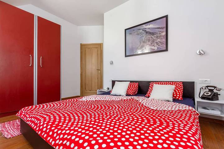 Ganze Wohnung, Apartment 76m mit großer Terrasse, direkt im Zentrum von Split. in Split, Split-Dalmatien