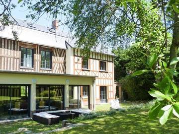 Gîte pour 8 personnes, avec jardin et terrasse, animaux acceptés à Rieux