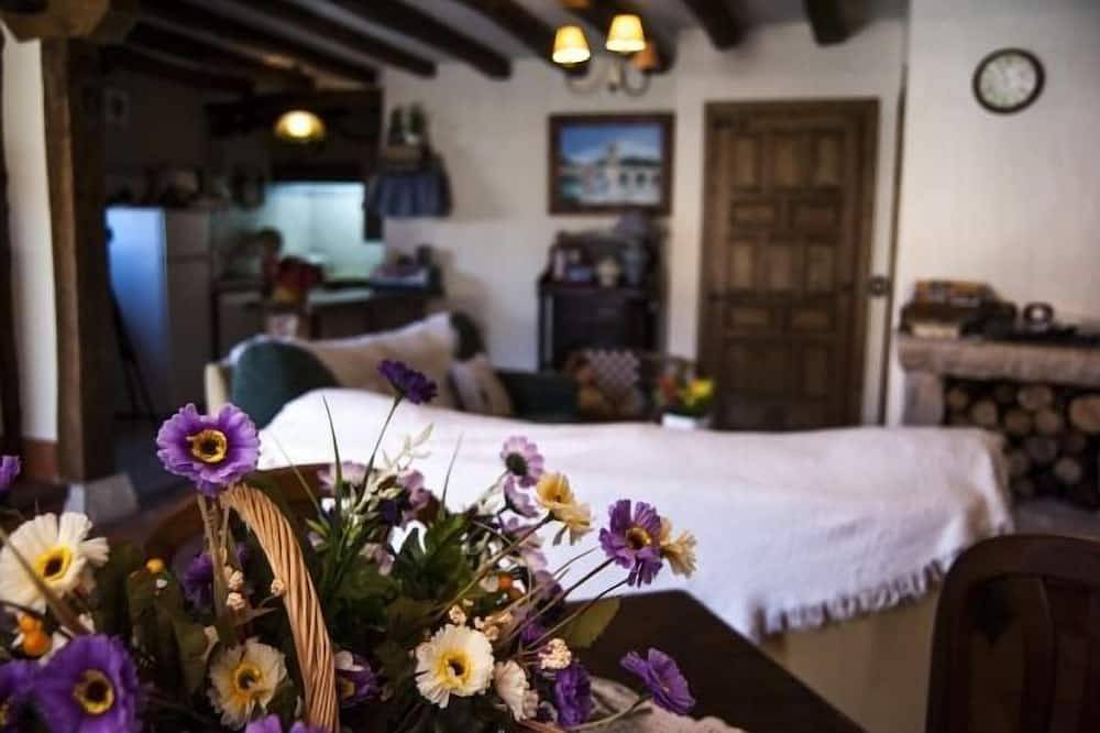 Self catering La Fuente del Monte for 4 people in Caballar, Segovia Province