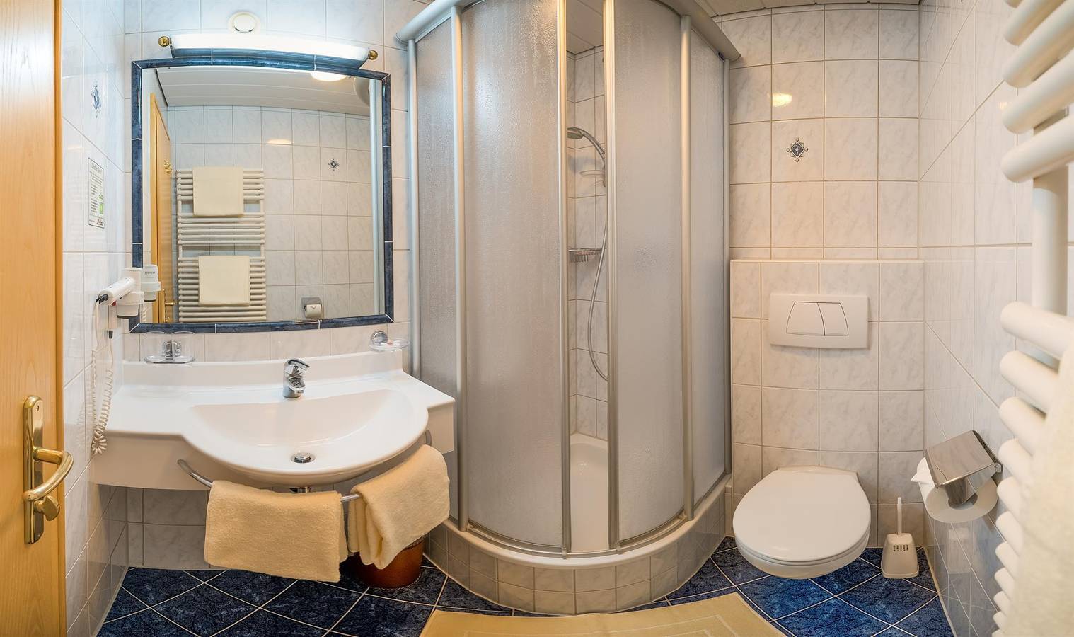 Ganze Ferienwohnung, Doppelzimmer mit Dusche, Wc in Madseit, Hintertux