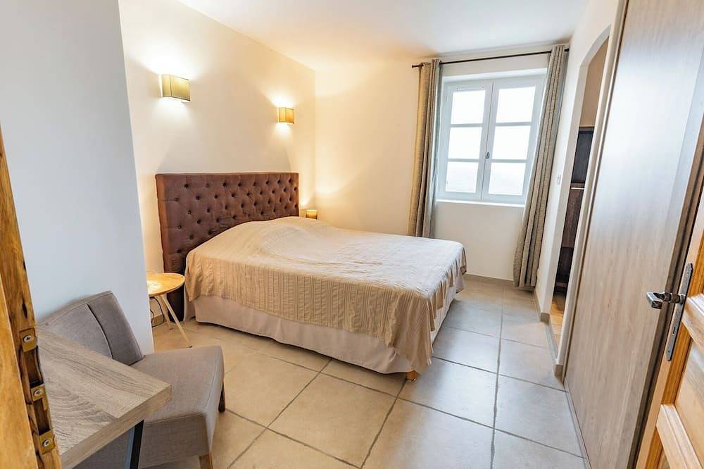 Domaine de Coulon _ \"Issirac\"  _ 3ch 6p _ Hameau privé entre Cèze et Ardèche in Issirac, Région de Nîmes