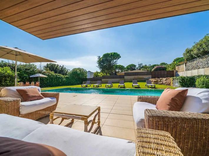 Chalet para 12 personas, con jacuzzi además de jardín y terraza en Provincia de Gerona - 3
