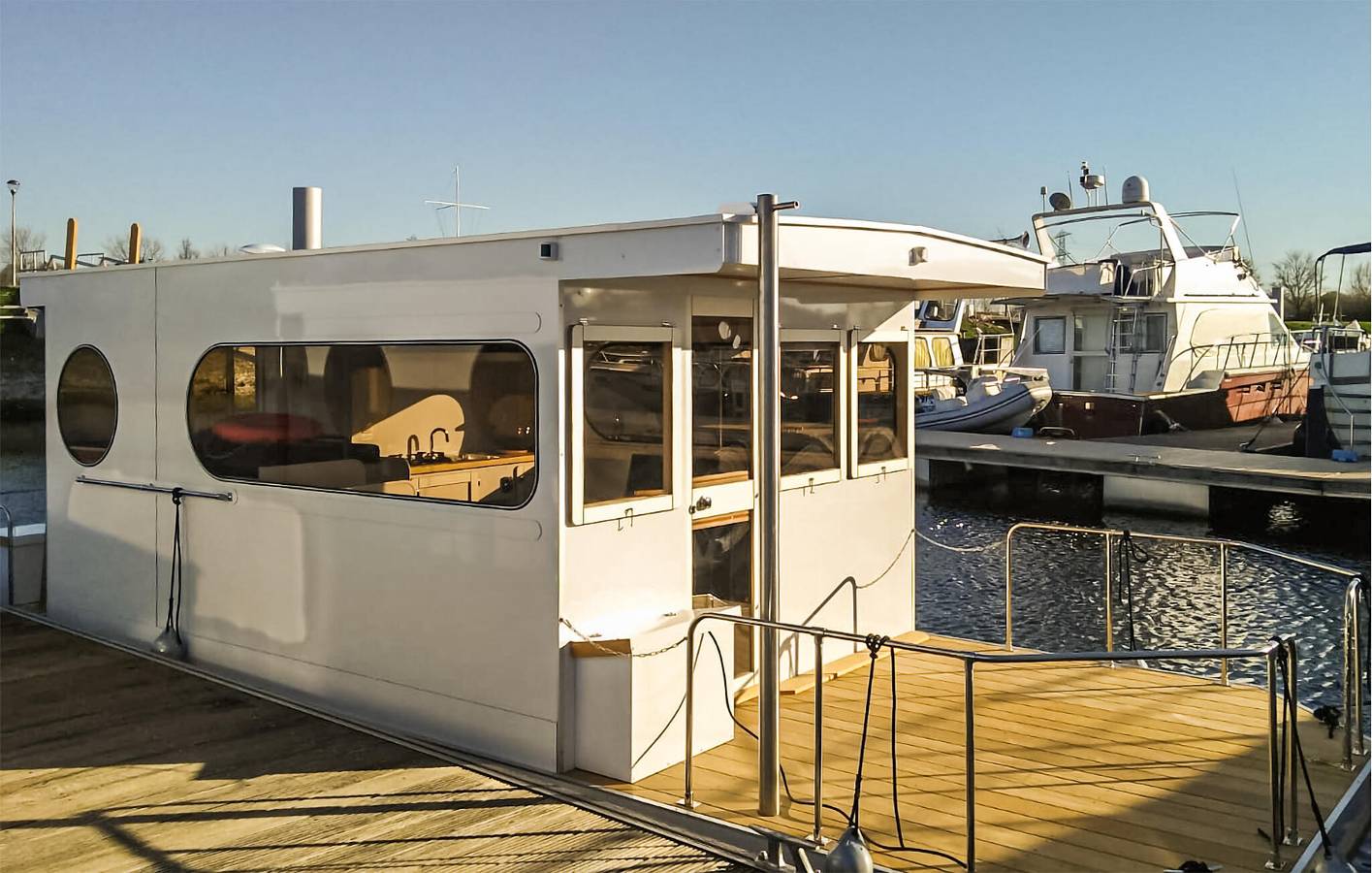 Hausboot für 4 Personen mit Seeblick in Ophoven, Kinrooi