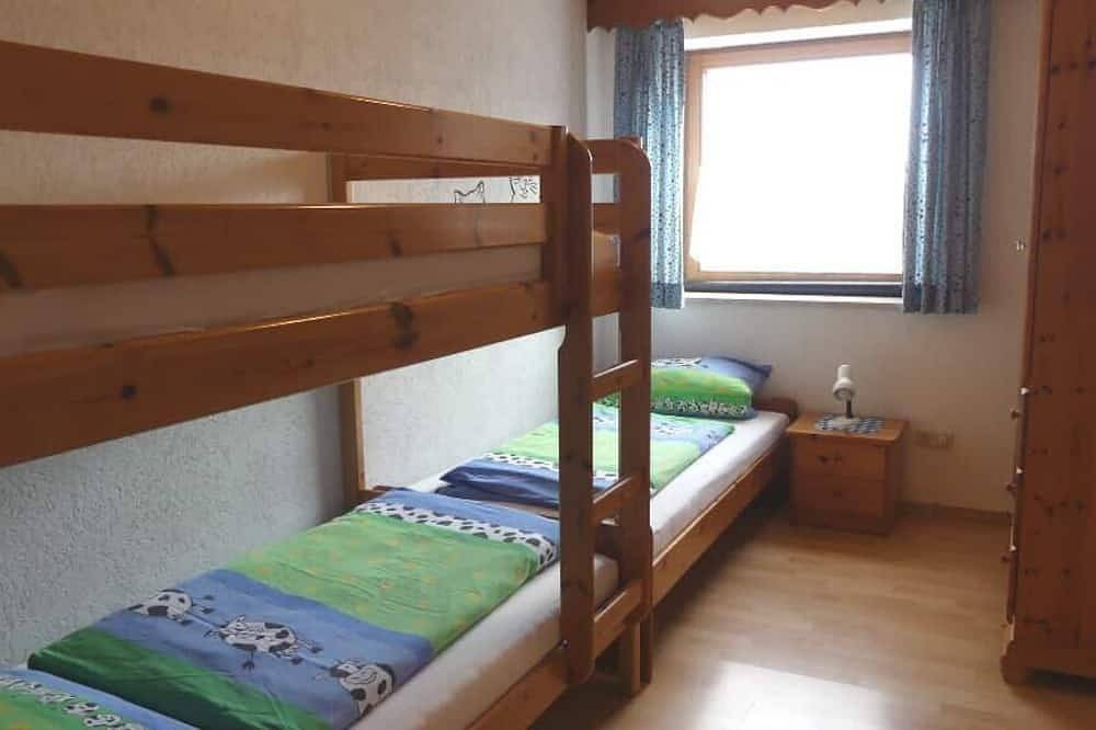 Ganze Wohnung, Gemütliche, ebenerdige Ferienwohnung (60 qm) mit zwei Schlafzimmern in Neunburg vorm Wald, Naturpark Oberpfälzer Wald