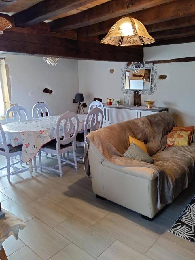 Location de vacances pour 4 personnes, avec piscine ainsi que vue et jardin à Pouilly-sous-Charlieu - 4