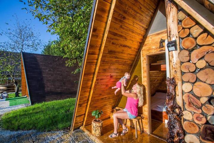 Camping für 9 Personen, mit Garten und Sauna sowie Terrasse und Whirlpool in Ljubljana