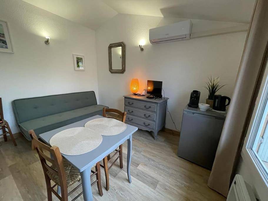 Appartement entier, One-Bedroom Apartment in Goudargues, Région de Nîmes
