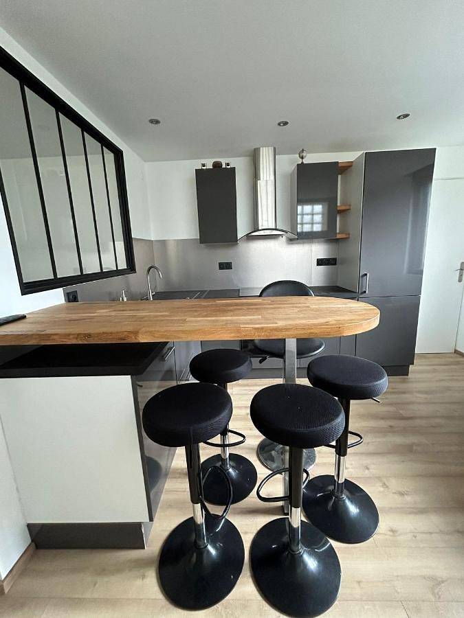 Appartement entier, One-Bedroom Apartment in Sainte-Savine, Aube