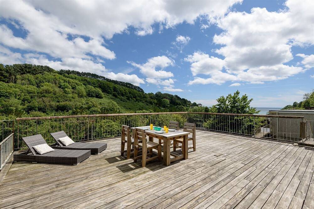 Moderne Villa für vier Personen mit großem Balkon und Meerblick in Cornwall