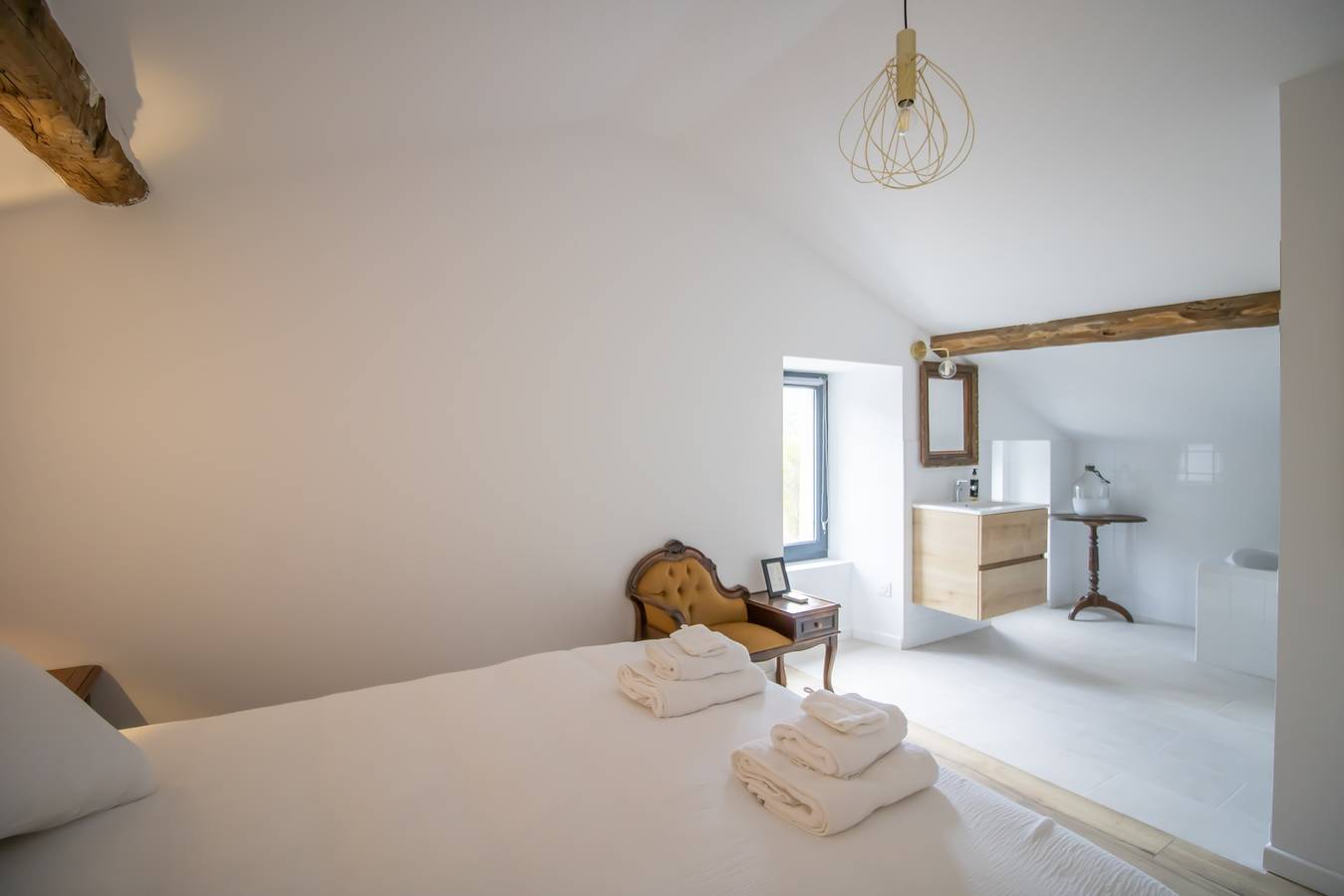 Chambre 'Ghjinestra' avec Wi-Fi et climatisation in Bastelica, Parc naturel régional de Corse