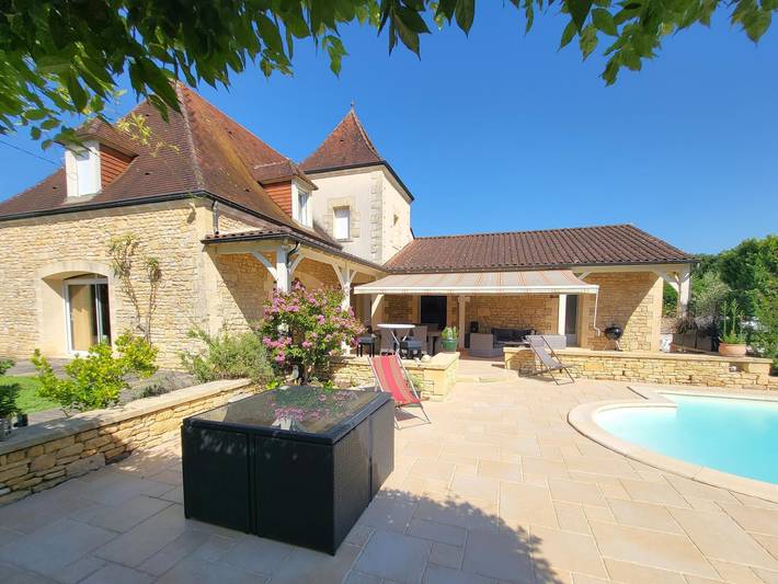 Location de vacances pour 8 personnes, avec piscine ainsi que jardin et jacuzzi à Carsac-Aillac - 4