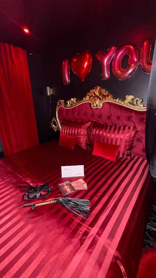 Sweet Dreams Love room & Spa in Ablon-sur-Seine, Val-de-Marne