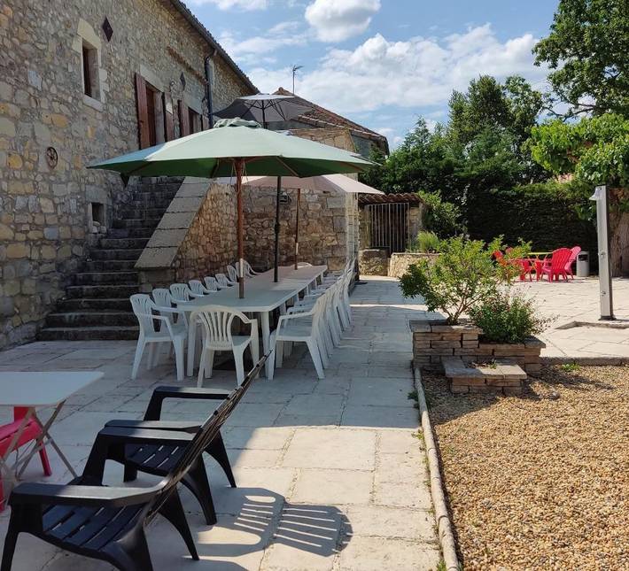 Chambre d’hôte pour 8 personnes, avec Terrasse ainsi que Jardin et Piscine à Grospierres - 4