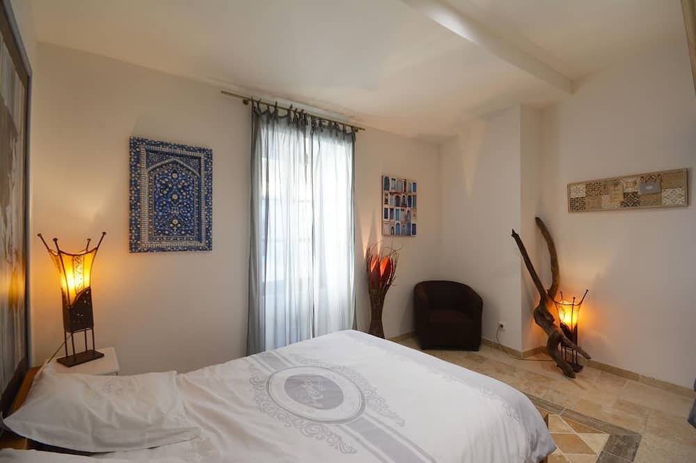 Au pied des Arènes d'Arles, jolie petite maison de ville rénovée in Arles, Région d'Arles