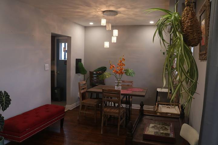 Vacation rental for 6 people in Etobicoke