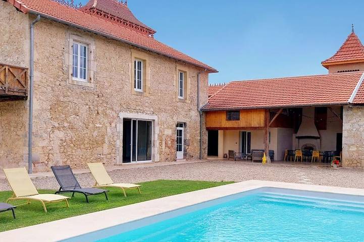 Location de vacances pour 12 personnes, avec jardin à Feugarolles