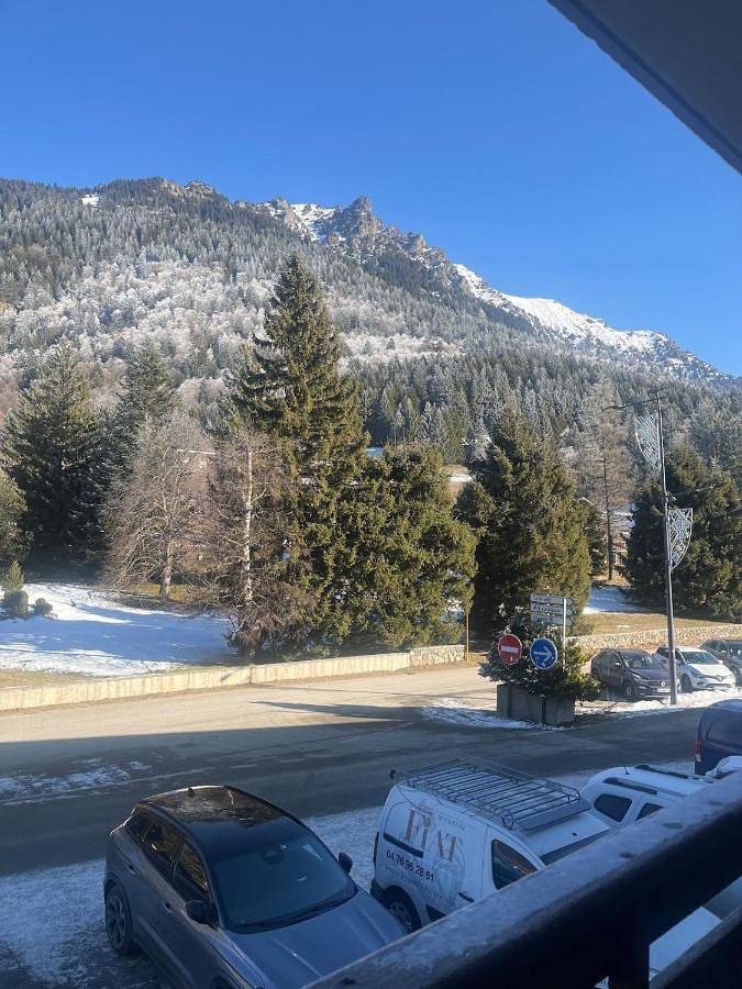 Gîte pour 4 personnes, avec balcon dans Office De Tourisme De L Alpe Du Grand Cerf - 2