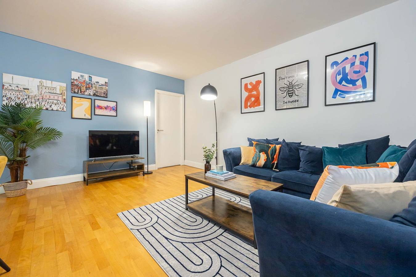 Entire apartment, Sleeps 9 Canal Street Apartment by City Superhost in Manchester, Greater Manchester
