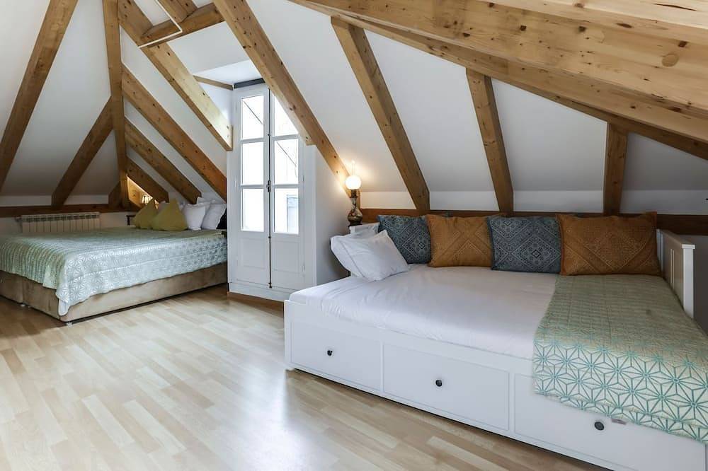 Luxa Charm House | Room 9 | Self Check-in Online in São Martinho (Sintra), Sintra