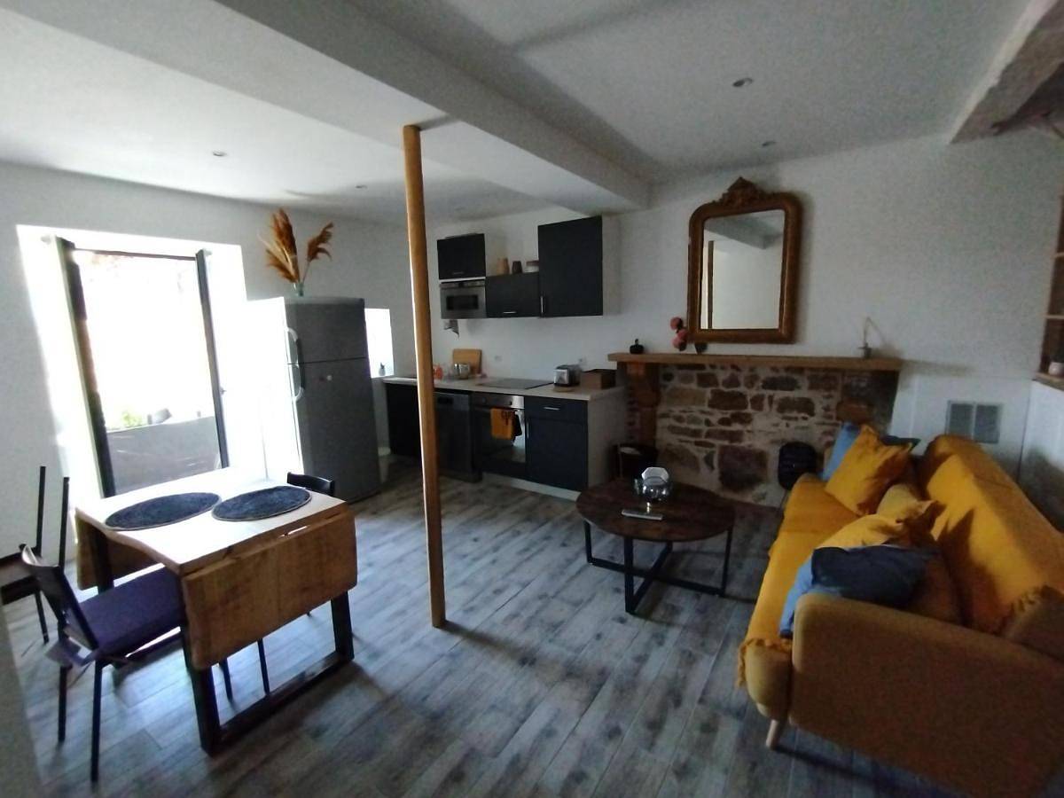 Appartement entier, Trévoux: loft ravissant avec terrasse in Trévoux, Ain