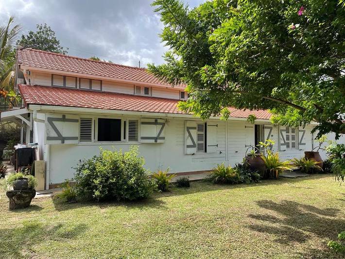 Location de vacances pour 6 personnes, avec piscine et jardin à Sainte-Marie