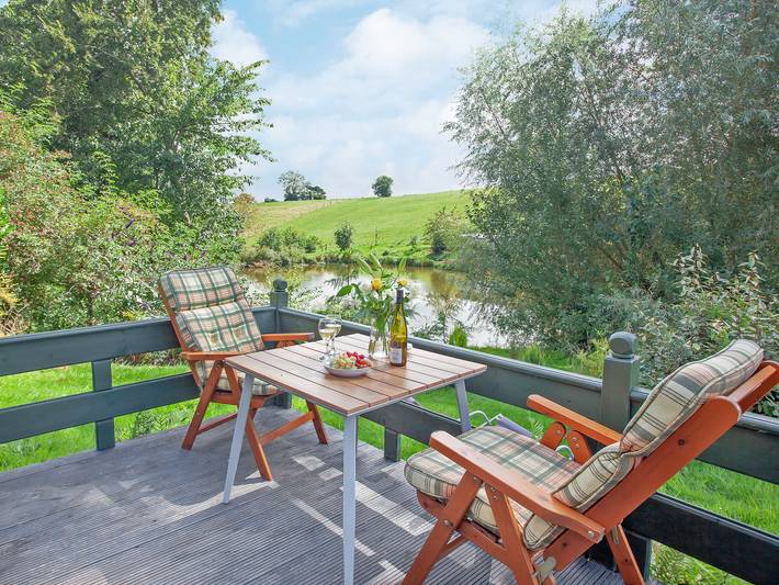 Glamping for 2 people, with garden in Devon