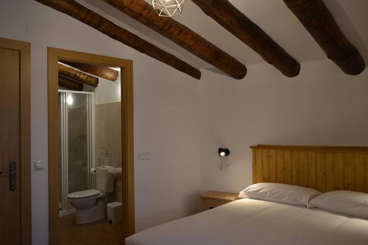 Location de vacances pour 8 personnes, avec vue ainsi que balcon et jardin à Bierge - 4