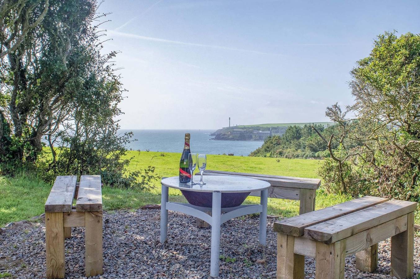 Apartamento entero, Haven View - 1 Bed Shepherds Hut - St Ishmael's in Pembrokeshire