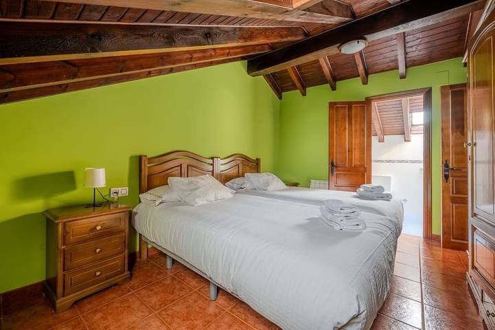 Large Rural House in Picos de Europa with 8 bedrooms and 8 bathrooms. in Cabrales, Côte Cantabrique