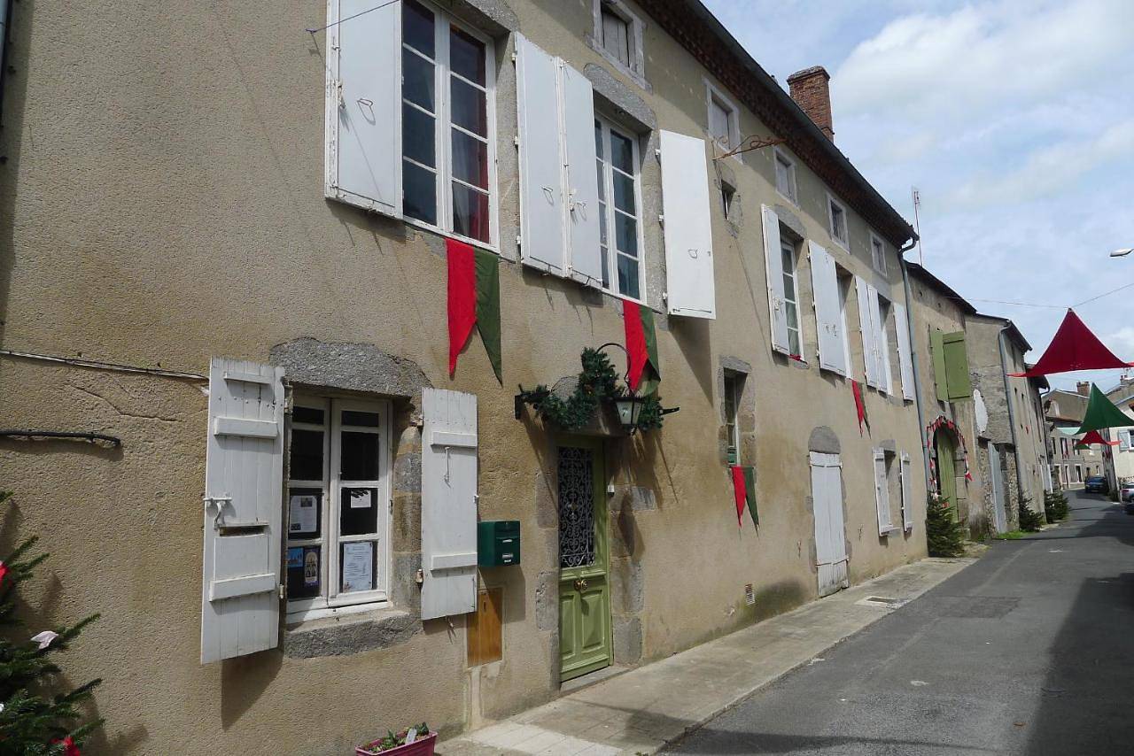 Double Room with Shared Bathroom in Le Dorat, Région de Bellac