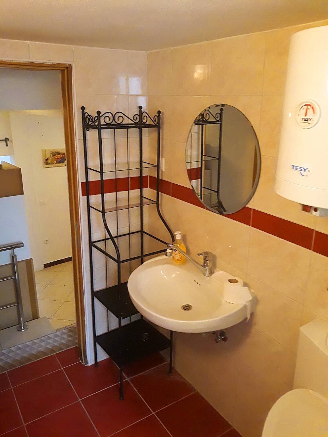 Ganze Ferienwohnung, Ferienwohnung für 4 Personen mit Meerblick in Zubovići, Pag