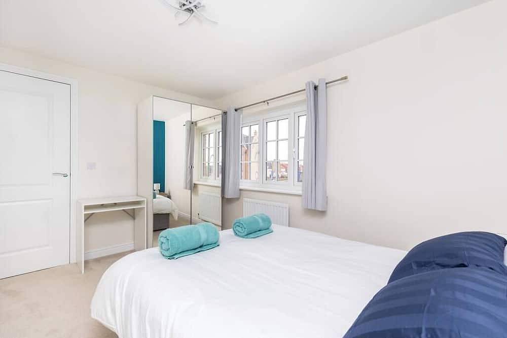 4 Bed 3.5 Bath - Free Parking | Free Wifi | 2x En-suite Bedrooms | Self Check-in in Wakefield, West Yorkshire