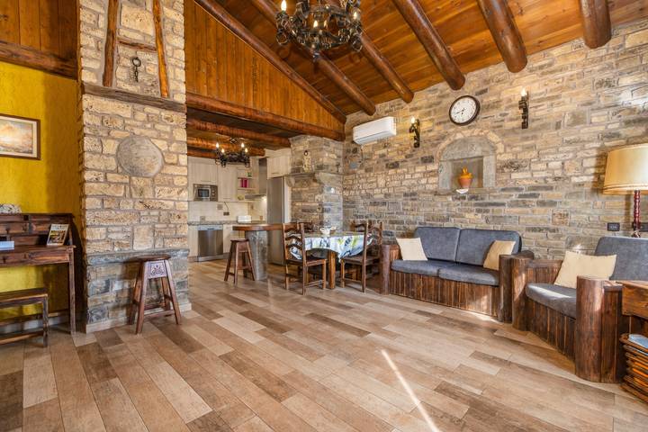 Casa rural para 4 personas, con jardín y balcón, Se admiten mascotas en Pirineo Aragonés - 2