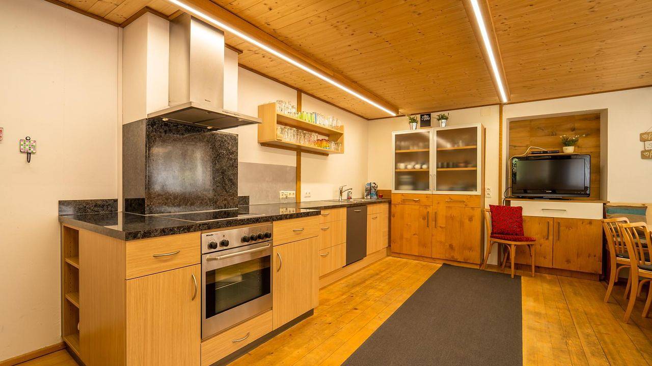 Geheel vakantieappartement, Vakantieappartement voor 16 personen met terras in Klösterle, Arlbergpas