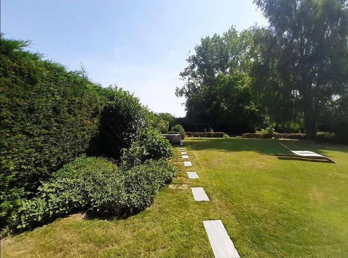 Chambre d’hôte pour 2 personnes, avec Jacuzzi et Terrasse ainsi que Jardin et Vue à Chapelle-lez-Herlaimont