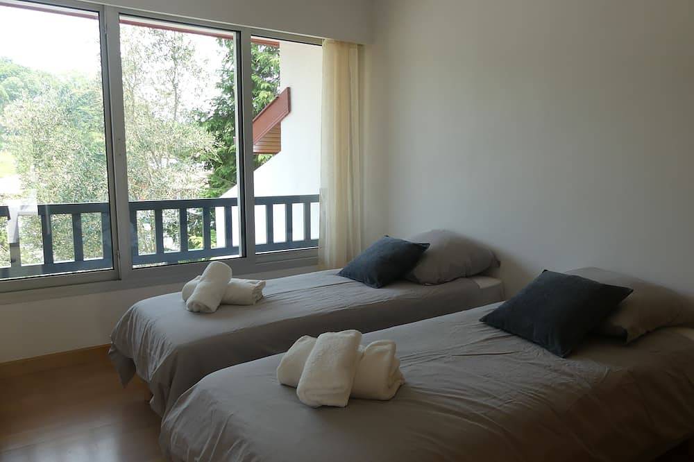 Villa Timahe  4**** calme,confort & piscine privée vue montagnes in Urrugne, Région de Bayonne