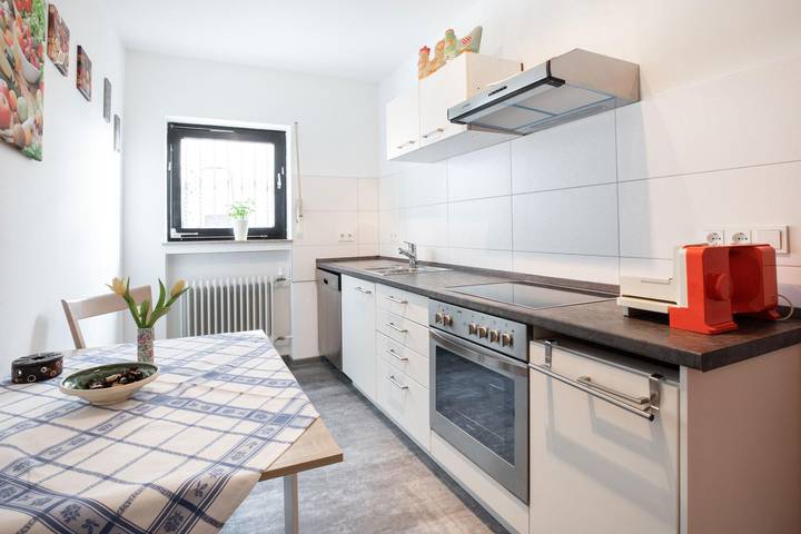 Ganze Ferienwohnung, 4 Pers Appartment, 2 Schlafzi, 2 Bäder, ebenerdig in Westerburg, Westerburg & Umgebung