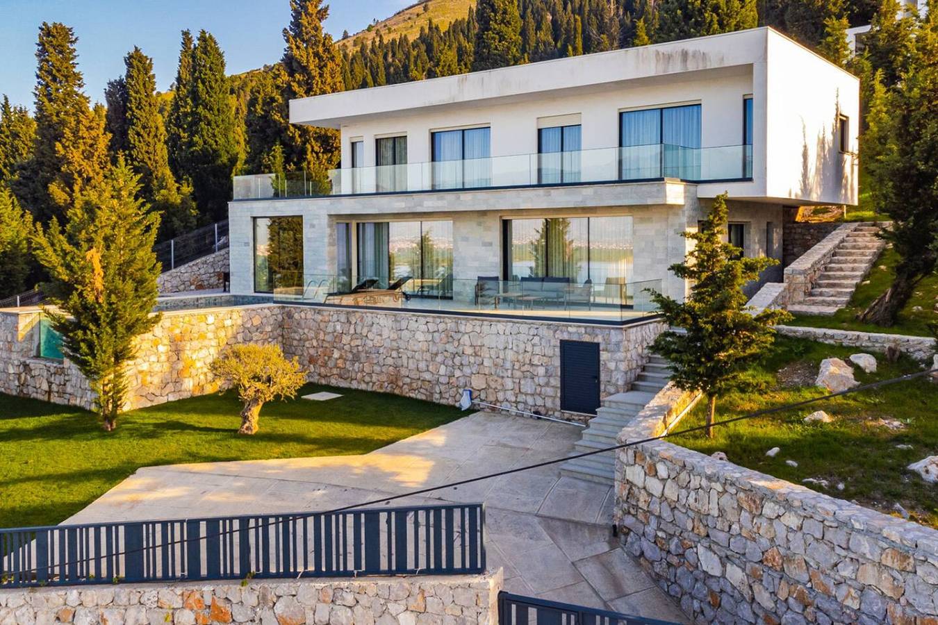 Villa für 8 Personen mit Pool in Shkodër