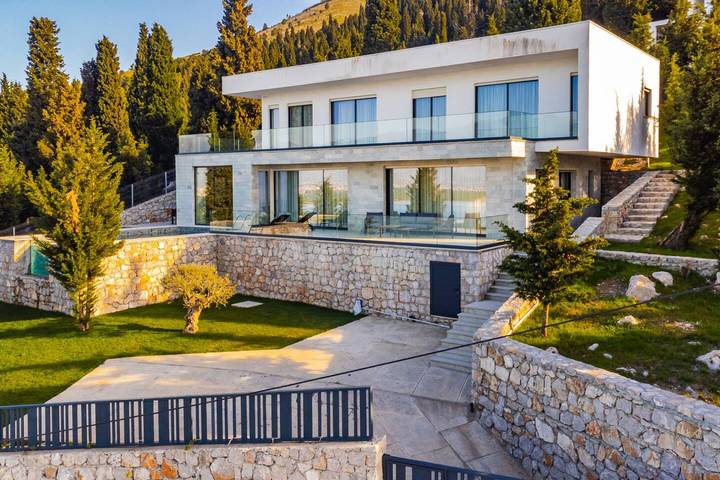 Villa für 8 Personen, mit Pool und Garten sowie Balkon, kinderfreundlich in Albanien - 4