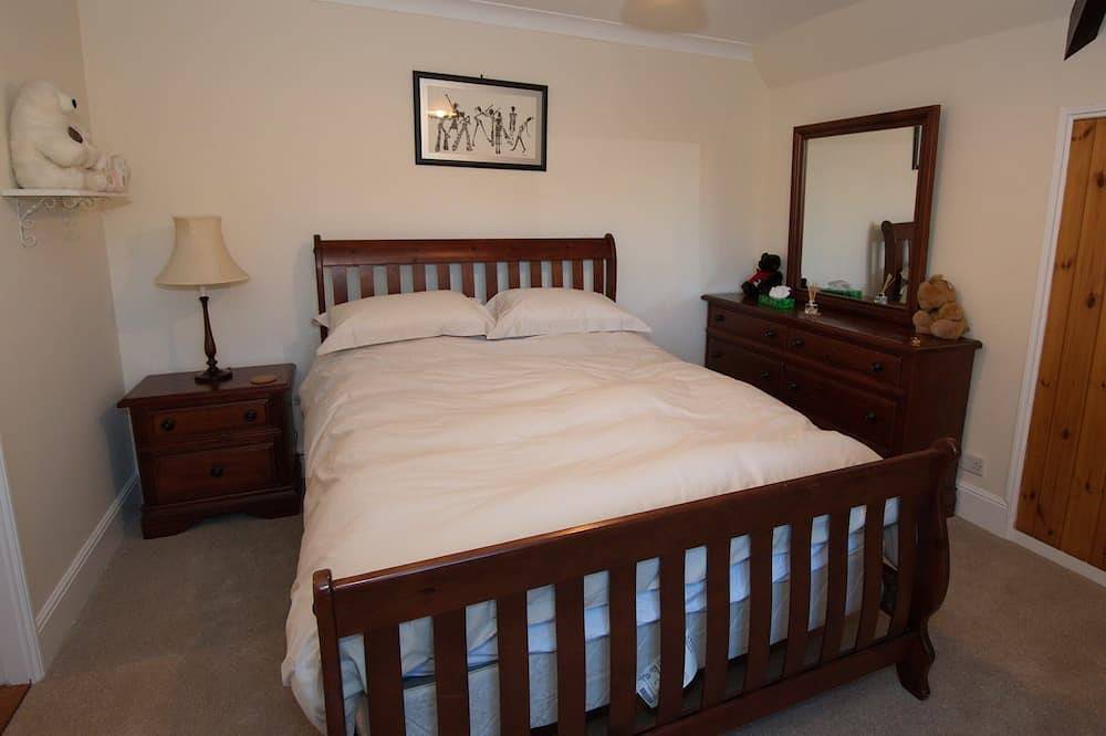 Entire apartment, 2nd floor modern flat in large Edwardian house ten minutes’ walk from railway in Bury St Edmunds, Suffolk