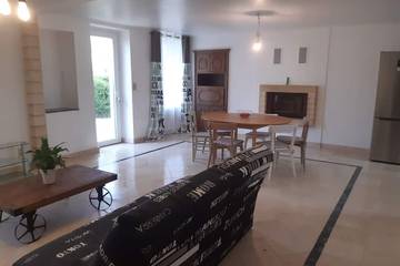 Gîte pour 7 personnes, avec jardin ainsi que piscine et terrasse à Beaulieu-sur-Layon