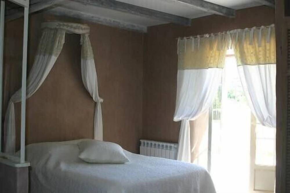 Mas provencal renove avec chambres climatisées et superbe vue sans vis a vis in Belvézet, Région de Nîmes