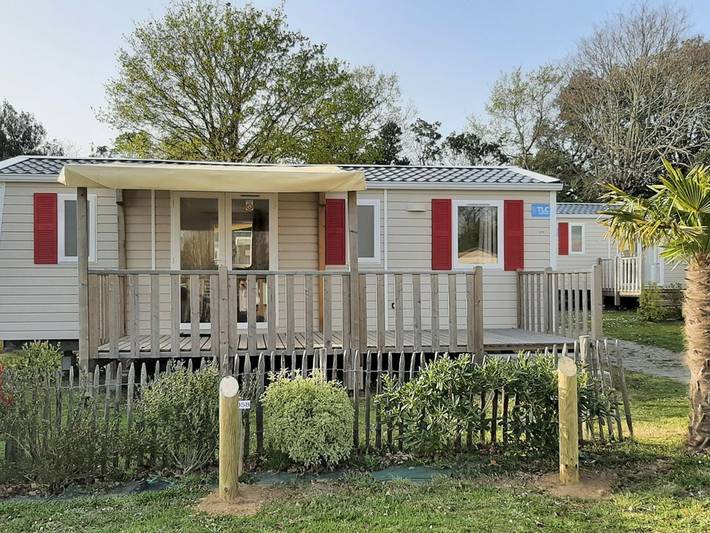 Camping pour 6 personnes, avec piscine et terrasse