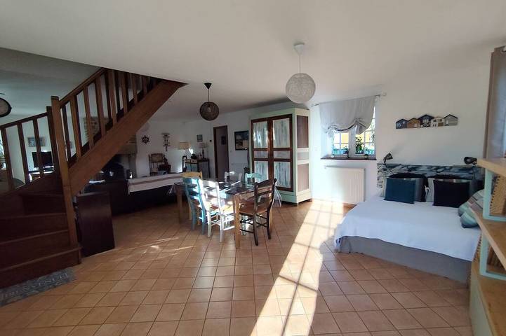 Location de vacances pour 7 personnes, avec jardin et piscine à Équilly - 2