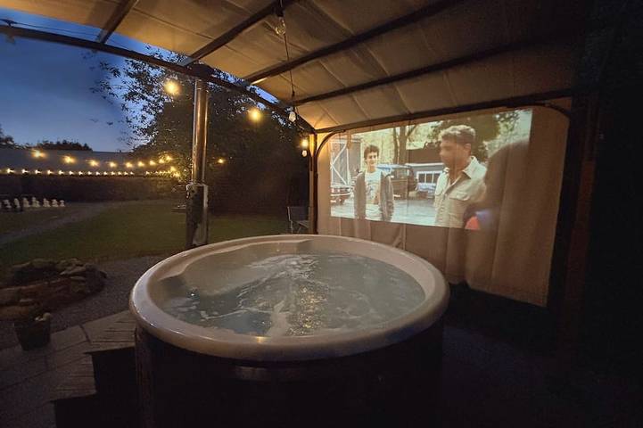 Chalet for 4 people, with terrace and hot tub, with pets in North-Wales