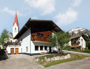 Ferienhaus für 8 Personen, mit Ausblick und Garten sowie Sauna, mit Haustier in Berwang